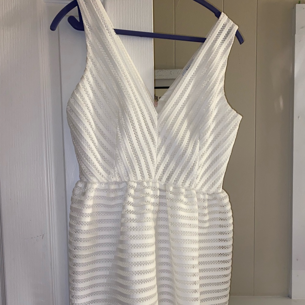 bar III Gorgeous white dress 😍